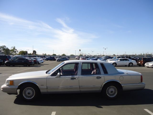 1992 Lincoln Town Car EXECUTIVE SERIES - photo 3