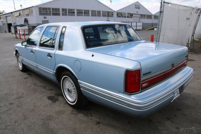 1992 Lincoln Town Car Signature - photo 3