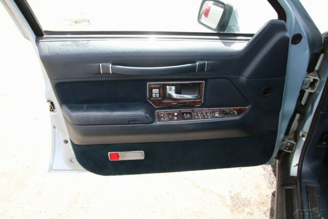 1992 Lincoln Town Car Signature - photo 7