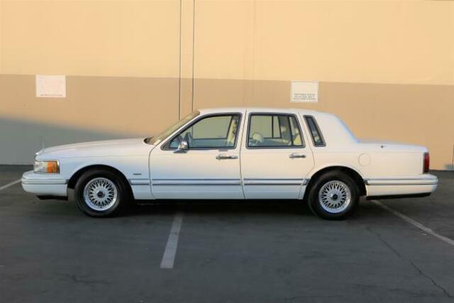 1992 Lincoln Town Car SIGNATURE - photo 2
