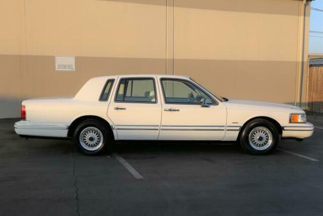 1992 Lincoln Town Car SIGNATURE - photo 7