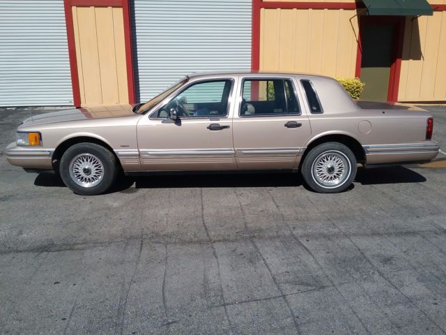 1992 Lincoln Town Car Signature Series 59k original miles 1992 Lincoln Town Car