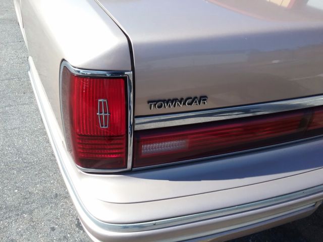 1992 Lincoln Town Car - photo 10