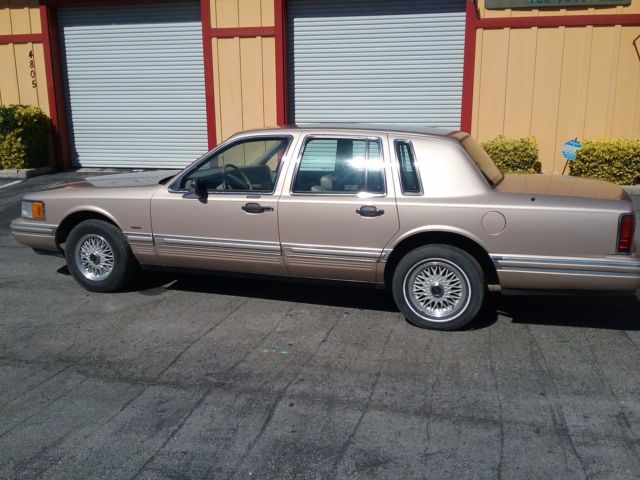 1992 Lincoln Town Car - photo 12
