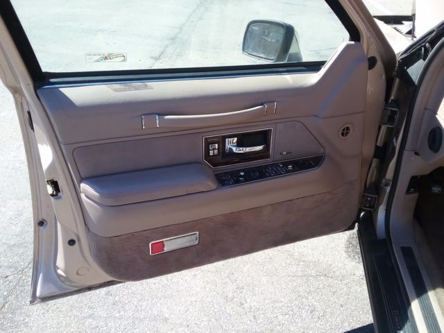 1992 Lincoln Town Car - photo 13