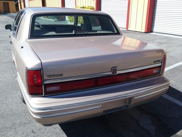 1992 Lincoln Town Car - photo 7