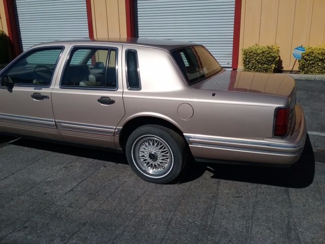 1992 Lincoln Town Car - photo 9
