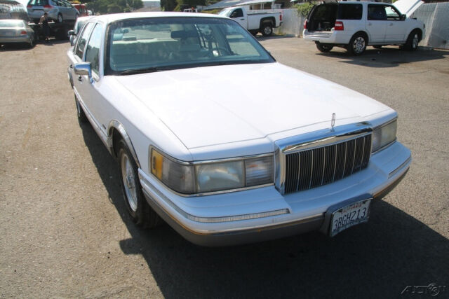 1992 Lincoln Town Car Signature - photo 9