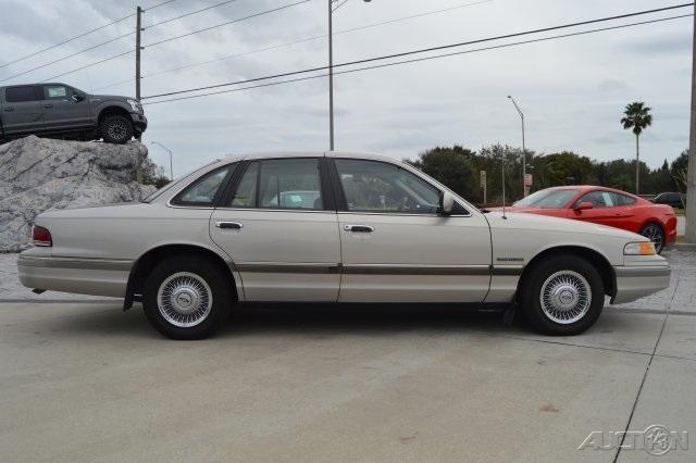 1992 Ford Crown Victoria LX - photo 12