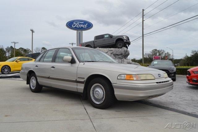 1992 Ford Crown Victoria LX - photo 2