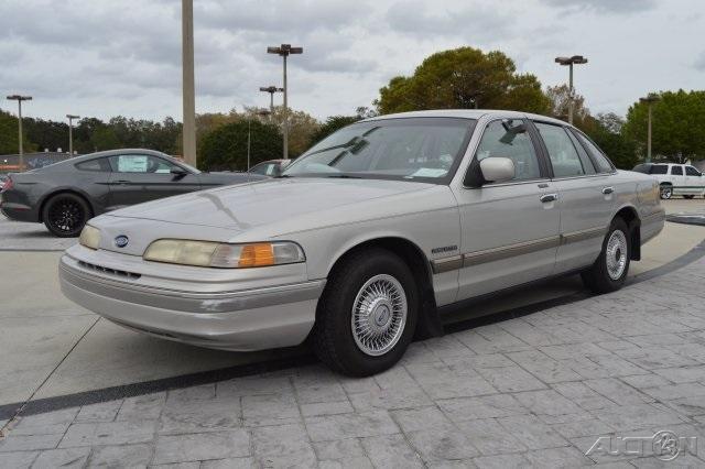 1992 Ford Crown Victoria LX - photo 4