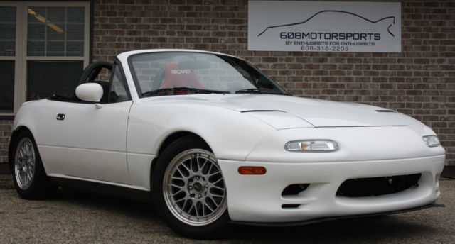 1992 Mazda MX-5 Miata Base 2dr Convertible Manual 5-Speed RWD I4 1.6L Gasoline 1992 Mazda MX-5 Miata Base 2dr Convertible Convertible 2-Door I4 1.6L