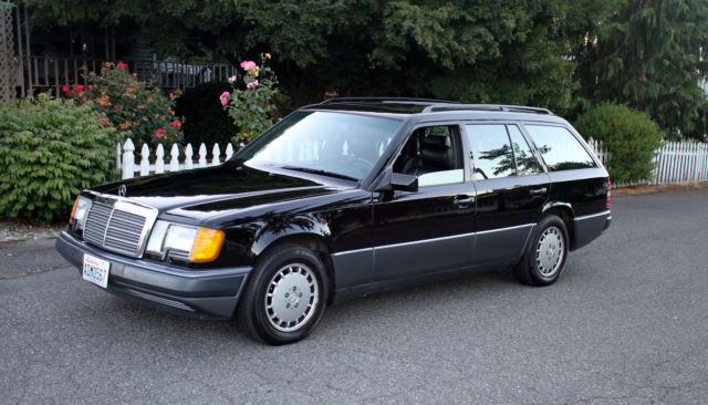 1992 Mercedes 300TE Estate Wagon - Rare black with black leather - Low miles 1992 Mercedes-Benz 300-Series