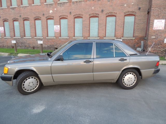 1992 Mercedes-Benz 190e 2.3. Clean CarFax and Title. Well Maintained.No Reserve. 1992 Mercedes-Benz 190-Series