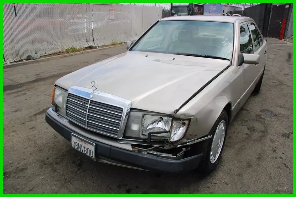 1992 Mercedes Benz 300 E 3.0 L 6 Cylinder NO RESERVE 1992 Mercedes-Benz 300-Series 300 E