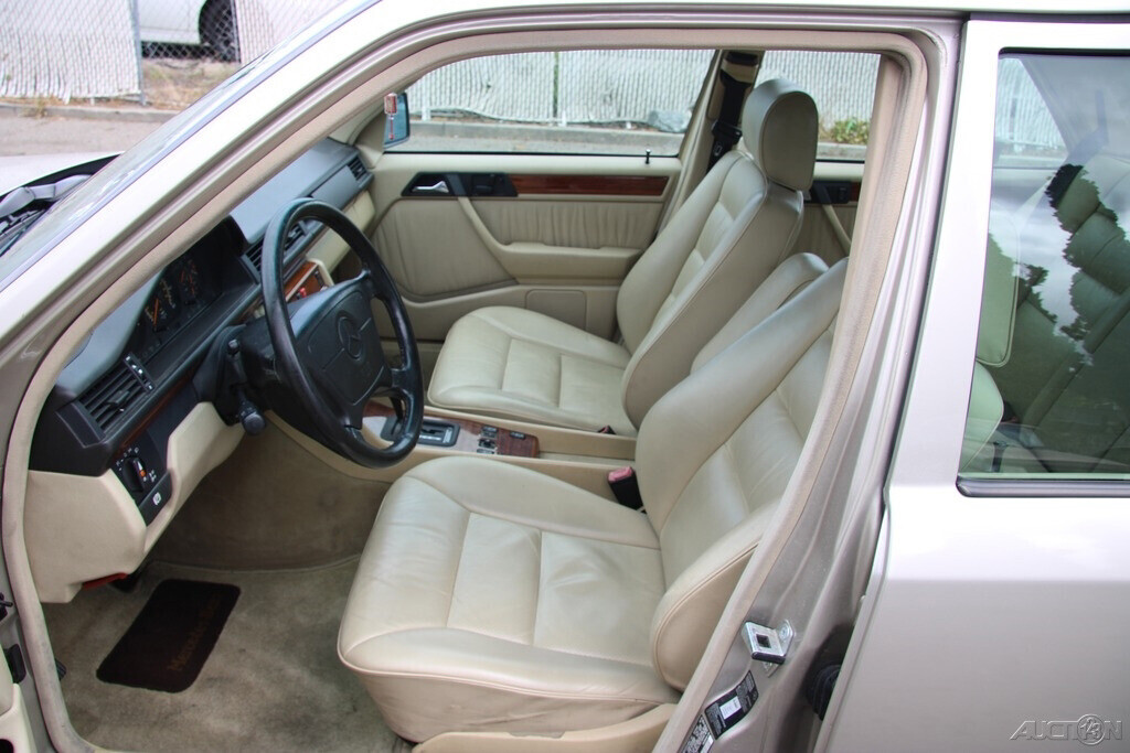 1992 Mercedes-Benz 300-Series 300 E - photo 13