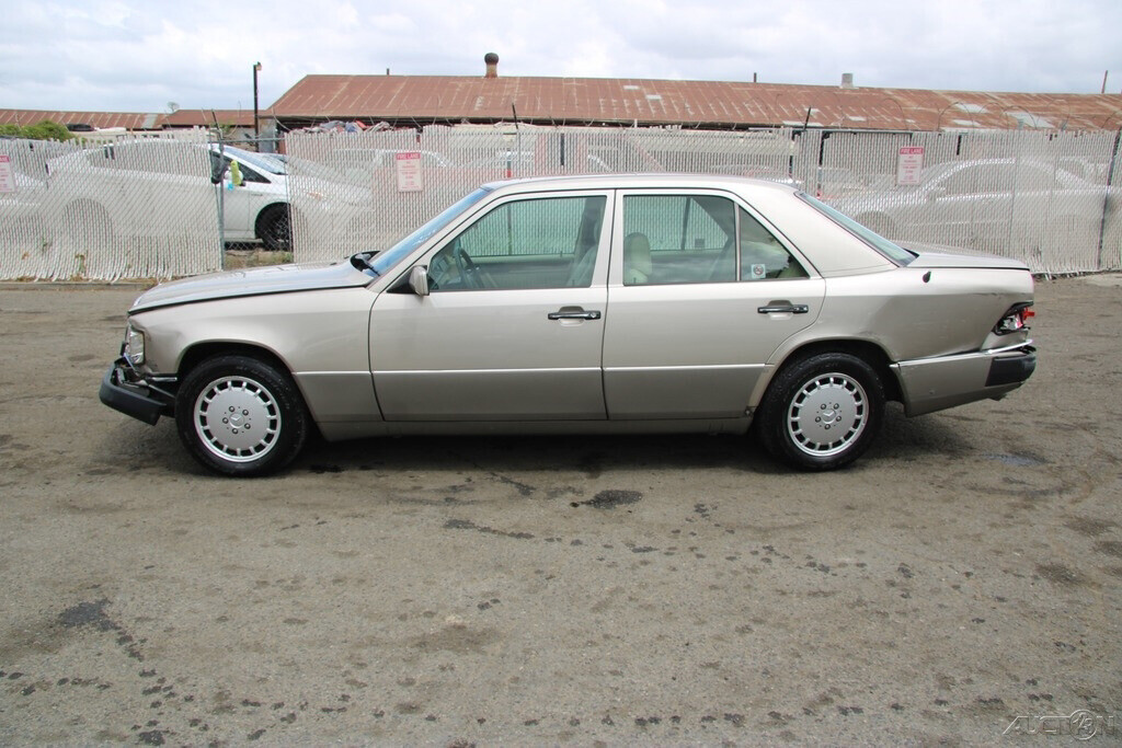 1992 Mercedes-Benz 300-Series 300 E - photo 3