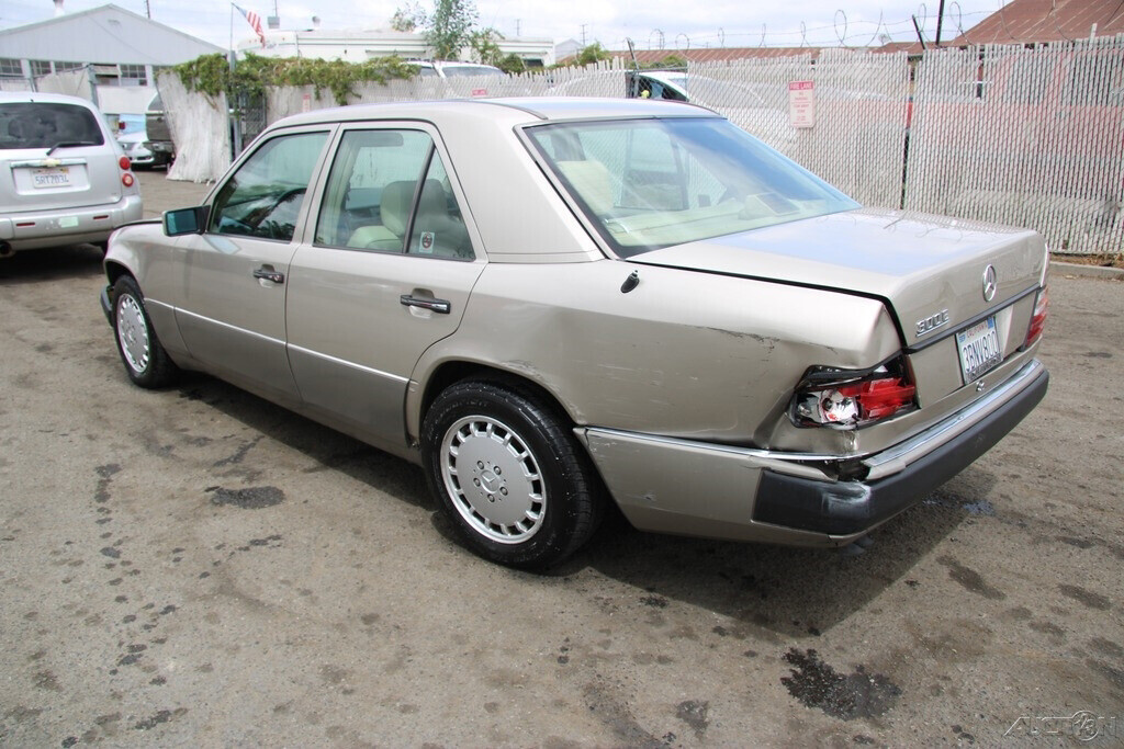 1992 Mercedes-Benz 300-Series 300 E - photo 4