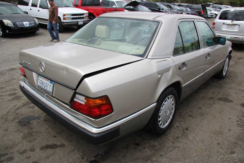 1992 Mercedes-Benz 300-Series 300 E - photo 6