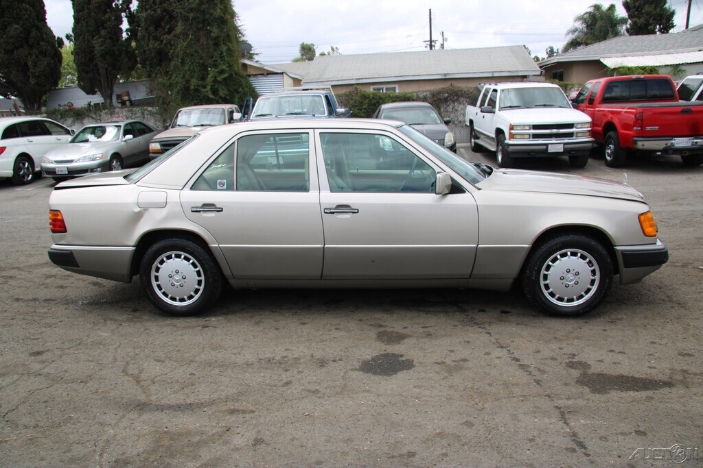 1992 Mercedes-Benz 300-Series 300 E - photo 7