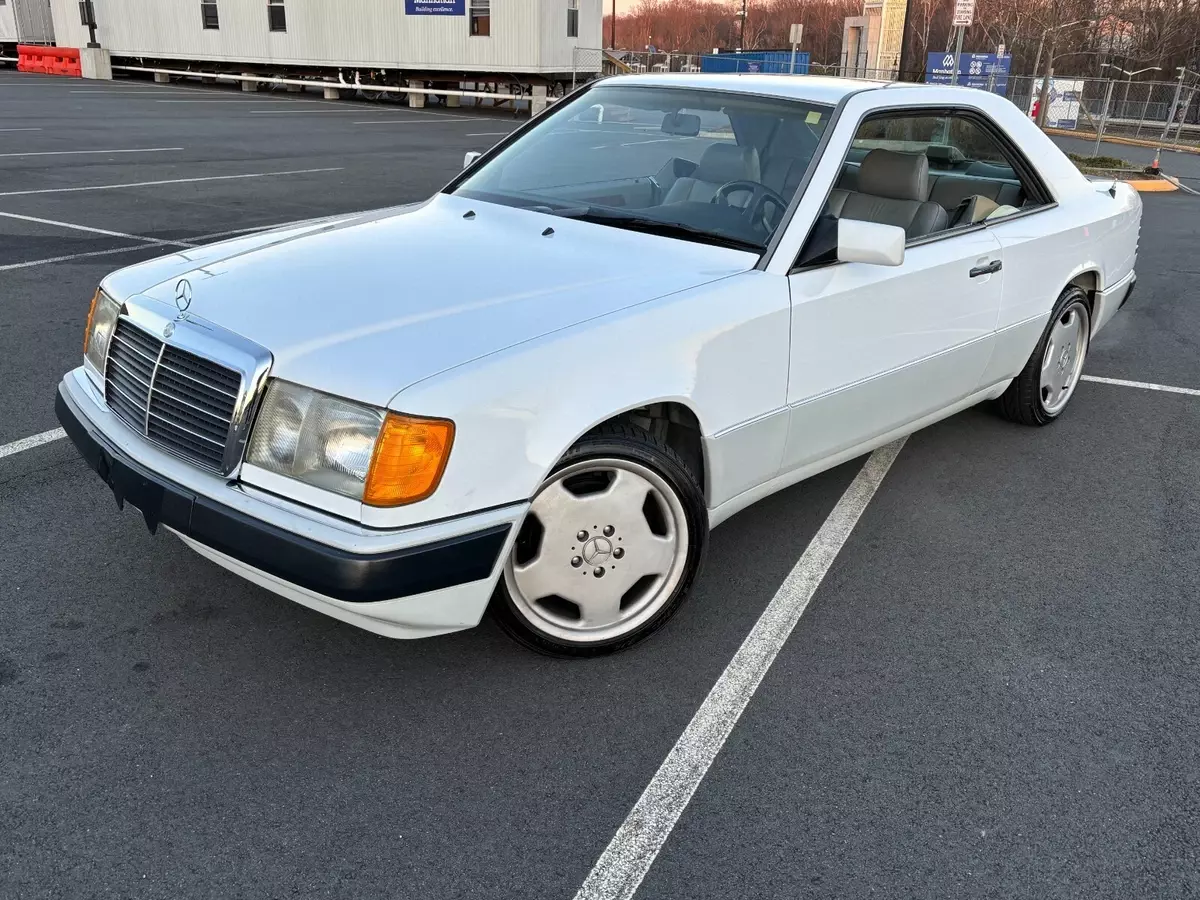 1992 Mercedes-Benz 300CE Low Mile Coupe 1992 Mercedes-Benz 300-Series