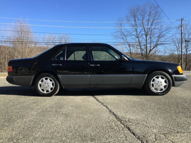 1992 MERCEDES BENZ 400E BLACK ONE OWNER CLEAN CAR FAX 1992 Mercedes-Benz E-Class