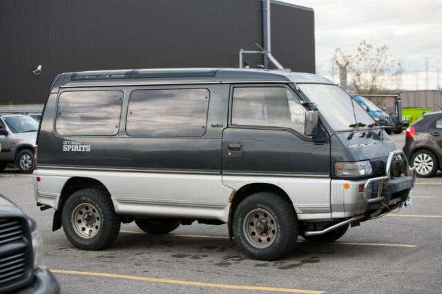 1992 Mitsubishi Delica Super Exceed - photo 11