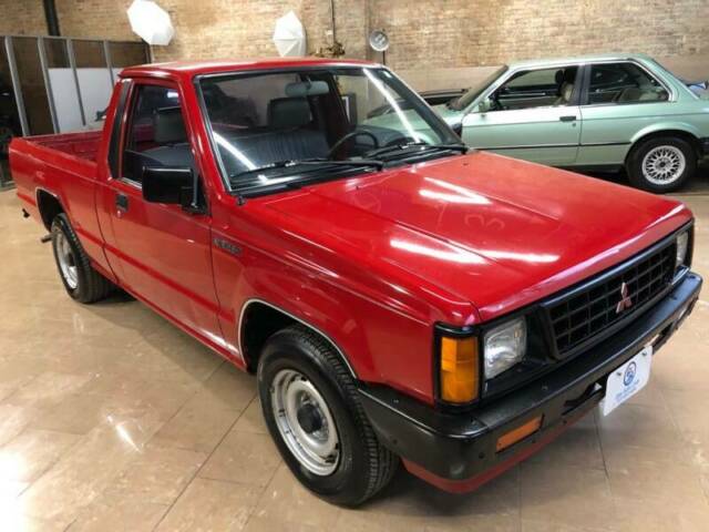 1992 Mitsubishi Mighty Max Pickup Base 2dr Standard Cab SB - photo 4