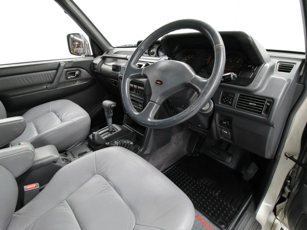 1992 Mitsubishi Pajero Exceed - photo 10