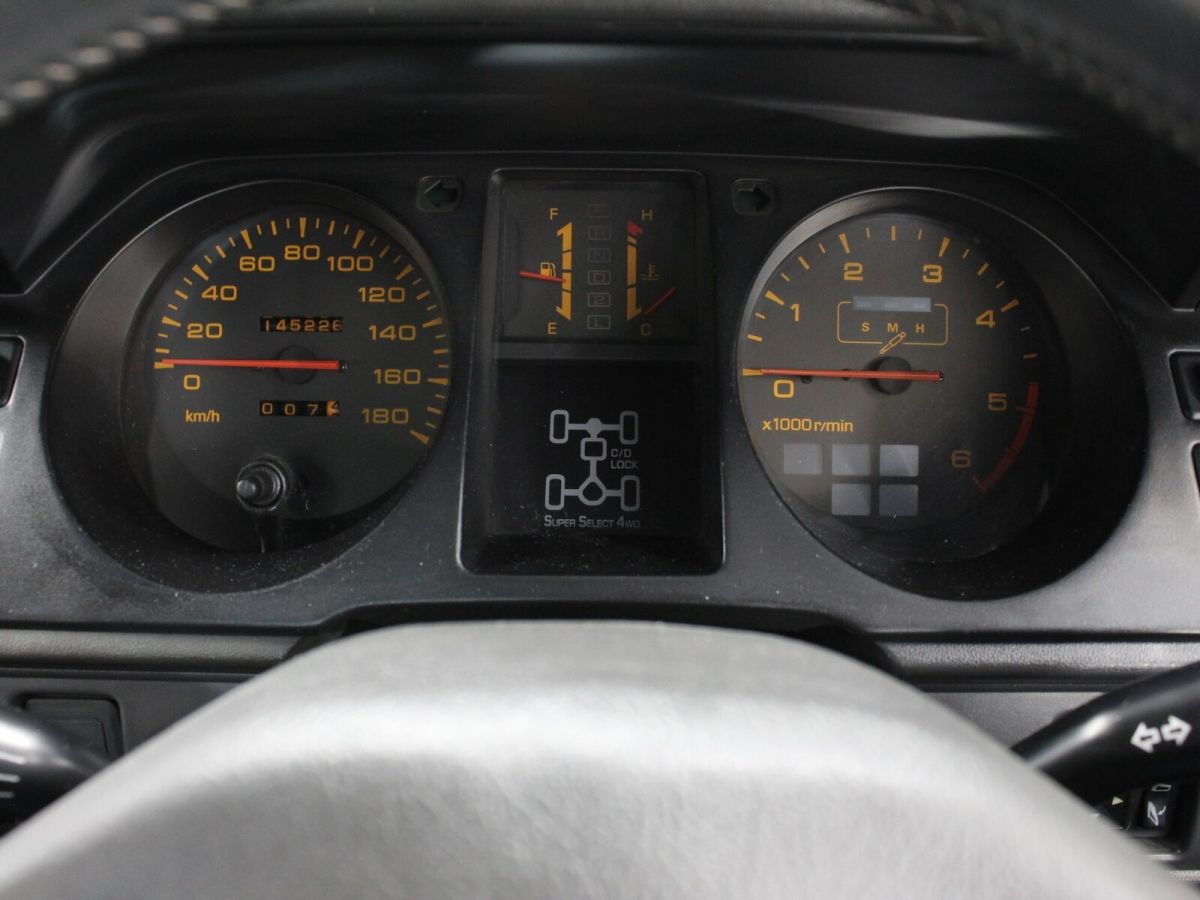 1992 Mitsubishi Pajero Exceed - photo 12
