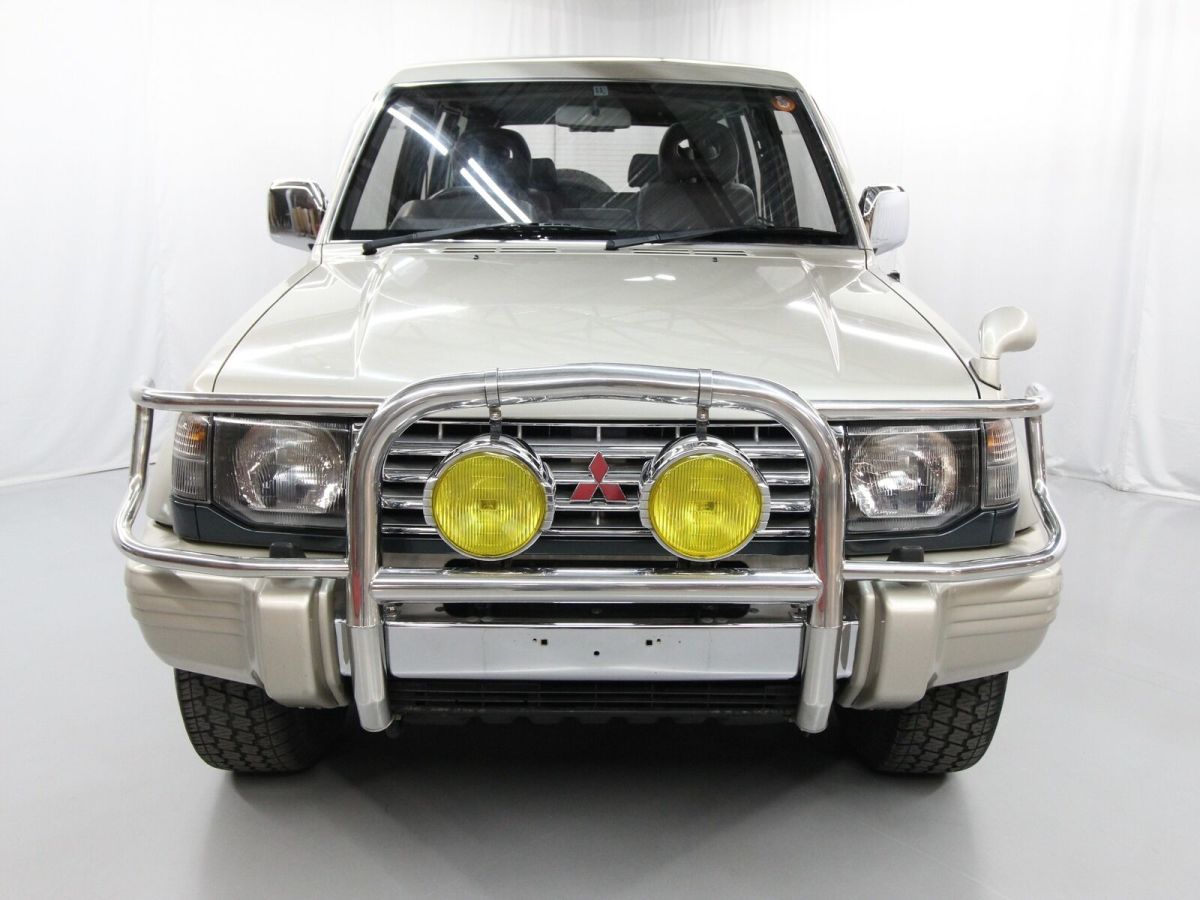 1992 Mitsubishi Pajero Exceed - photo 2