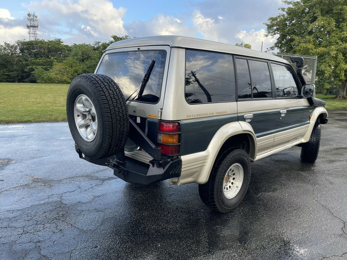 1992 Mitsubishi Pajero exceed - photo 3