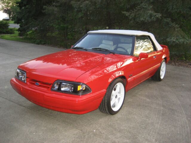 1992 Mustang LX 5.0 Convertible Summer Edition Feature Car 1992 Ford Mustang