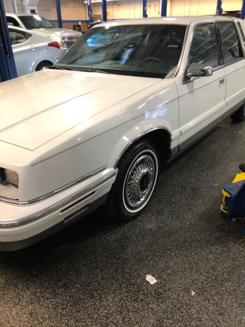 1992 Chrysler New Yorker Fifth Ave Mark Cross Edition - photo 2