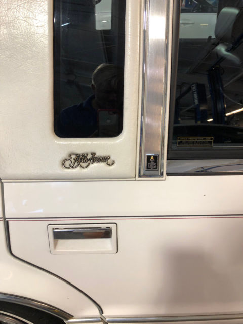 1992 Chrysler New Yorker Fifth Ave Mark Cross Edition - photo 3