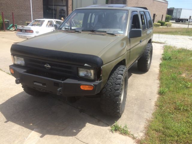 1992 Nissan Pathfinder modified for off road travel/racing 1992 Nissan Pathfinder