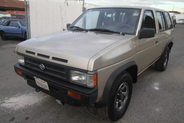 1992 Nissan Pathfinder XE Automatic 6 Cylinder NO RESERVE 1992 Nissan Pathfinder XE Sport Utility 4-Door