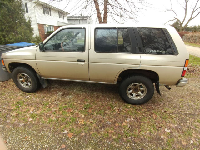 1992 Nissan Pathfinder XE - photo 2