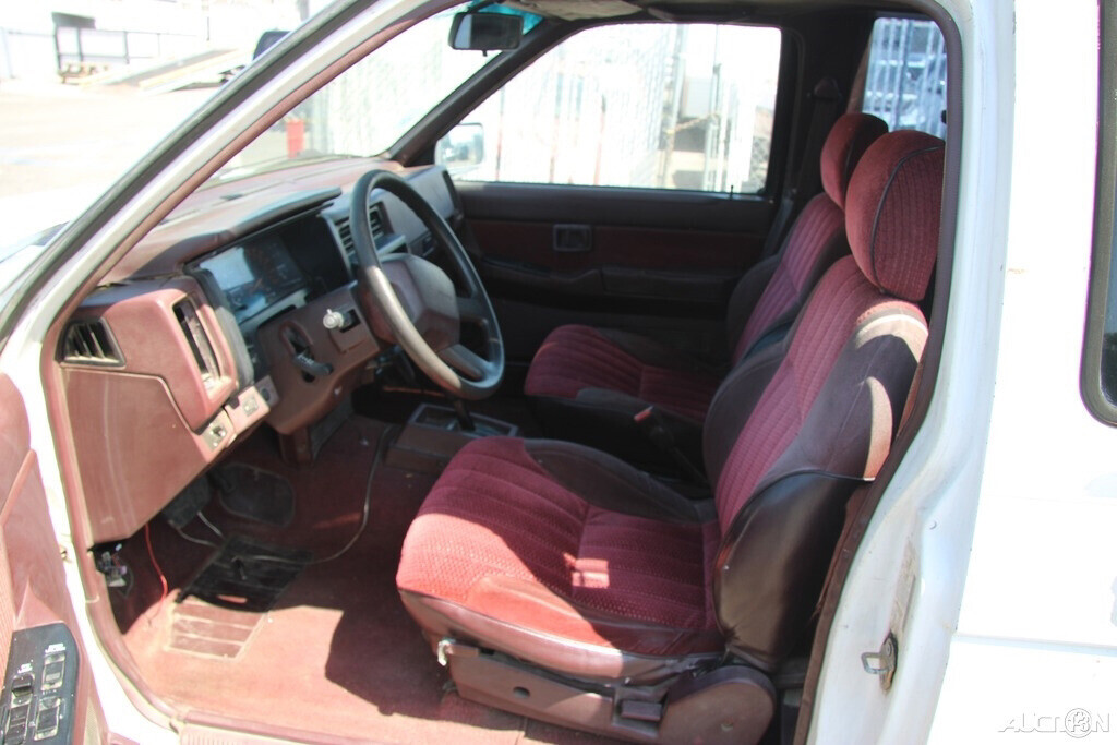 1992 Nissan Truck SE V6 - photo 12