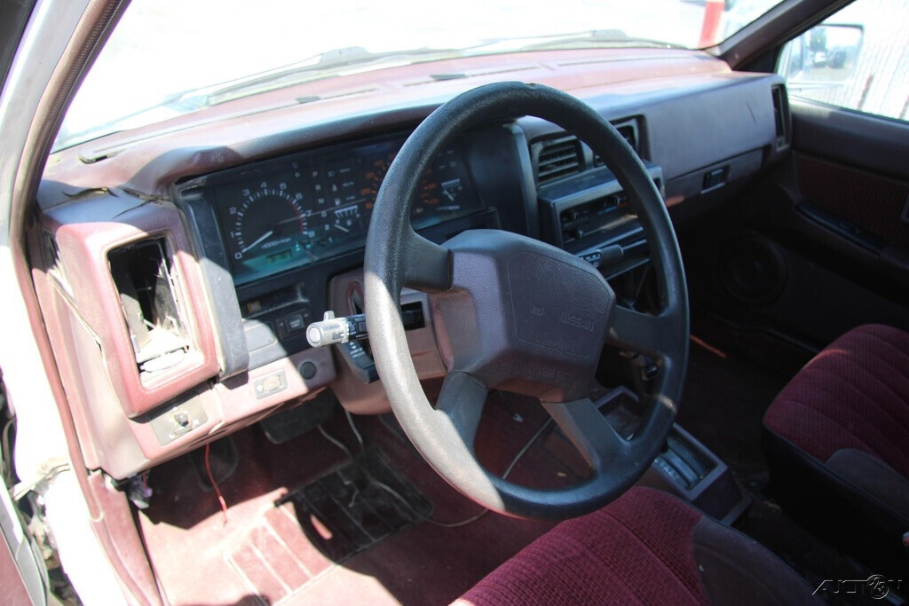 1992 Nissan Truck SE V6 - photo 13