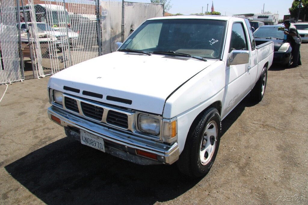 1992 Nissan Truck SE V6 - photo 2