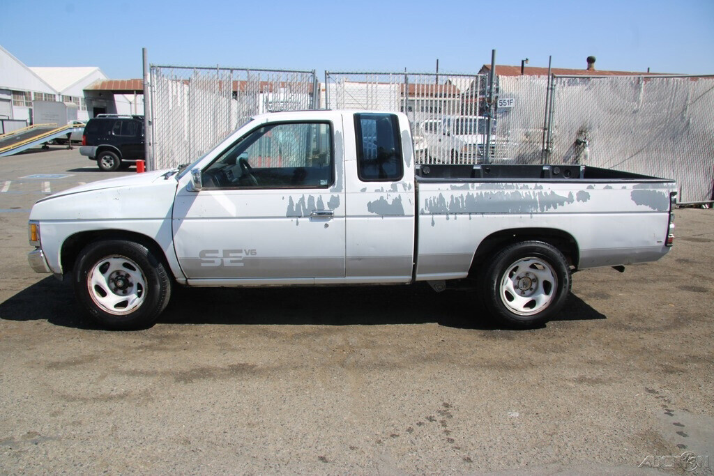 1992 Nissan Truck SE V6 - photo 3