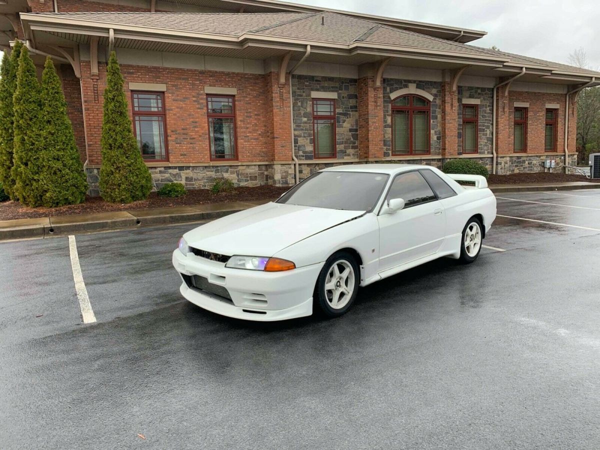 1992 Nissan Skyline GTR White RB26DETT 5 speed Manual Twin Turbo 2.6 1980 Nissan GT-R