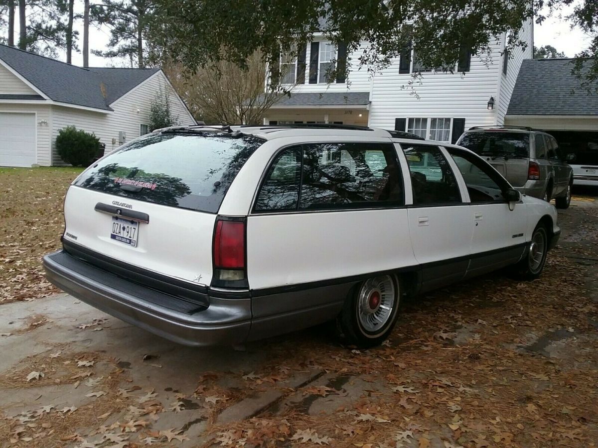 1992 Oldsmobile Custom Cruiser - photo 2