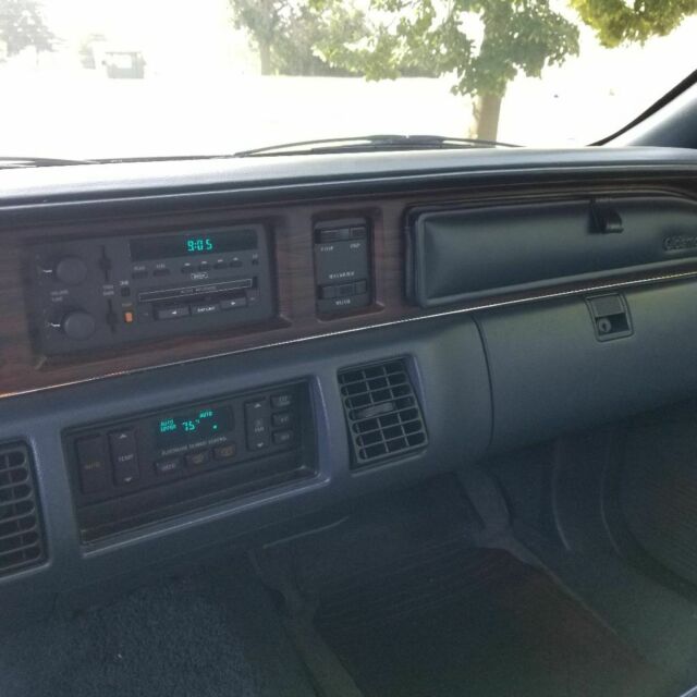 1992 Oldsmobile Custom Cruiser - photo 2