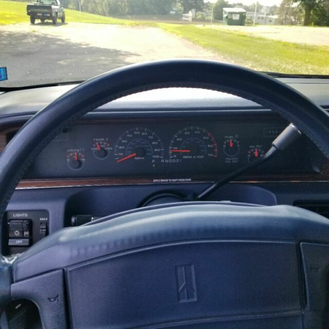 1992 Oldsmobile Custom Cruiser - photo 3