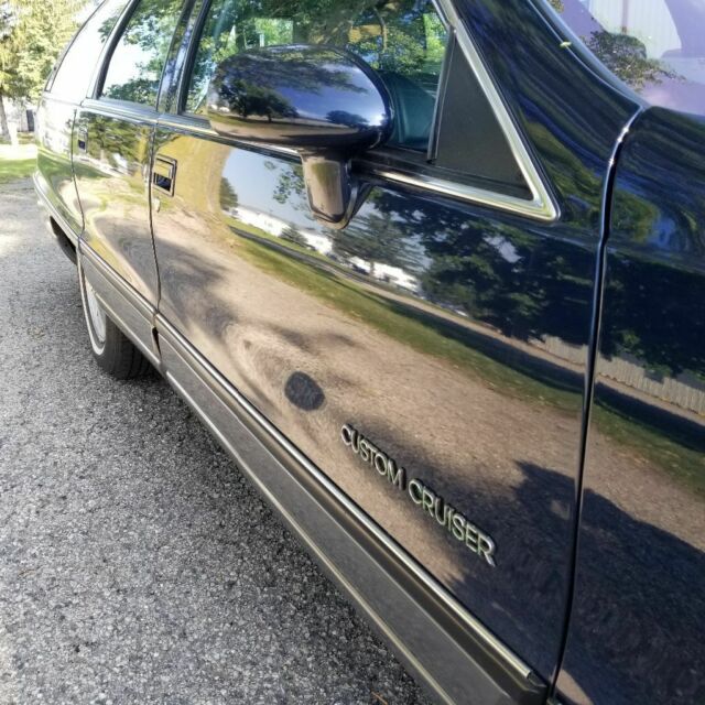 1992 Oldsmobile Custom Cruiser - photo 5