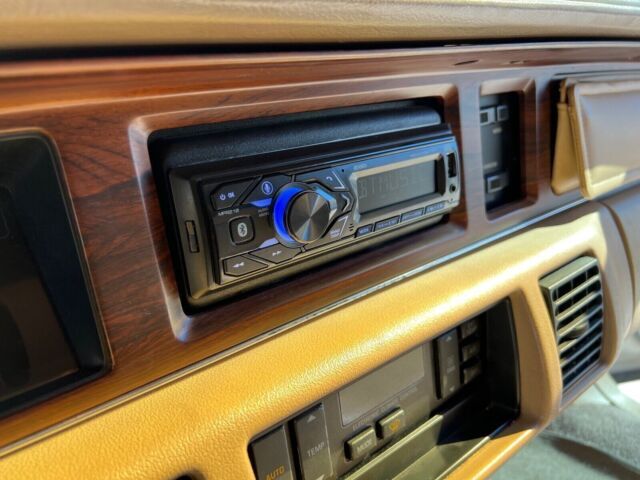 1992 Oldsmobile Custom Cruiser - photo 11
