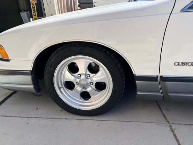 1992 Oldsmobile Custom Cruiser - photo 9