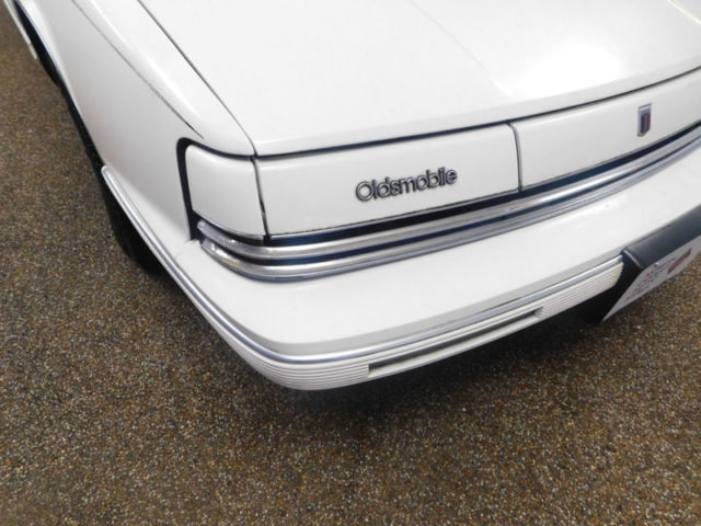 1992 Oldsmobile Toronado 2dr Coupe - photo 7